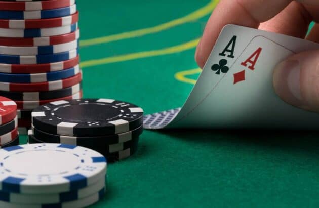 Hạn chế đánh ẩu khi chơi poker trực tuyến Han che danh au khi choi poker truc tuyen