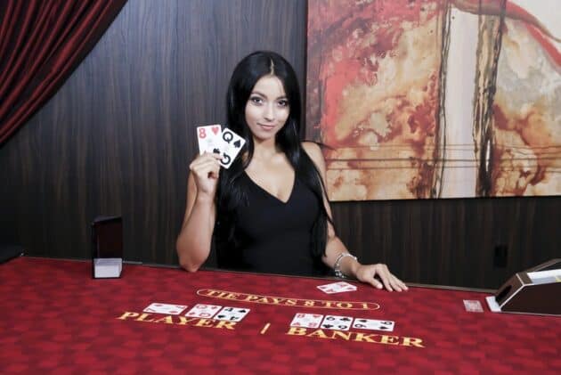 So sanh hai game bai bom tan: Blackjack va Baccarat 