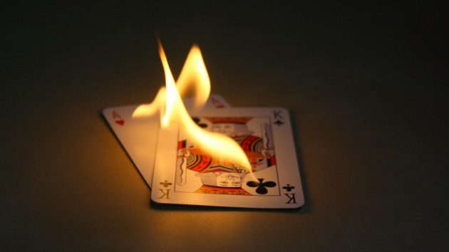 So sanh game bai Blackjack voi cac loai hinh tro choi co bac khac