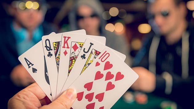 Poker - game đình đám được ưa chuộng nhất Châu Âu. Poker - game dinh dam duoc ua chuong nhat Chau Au.