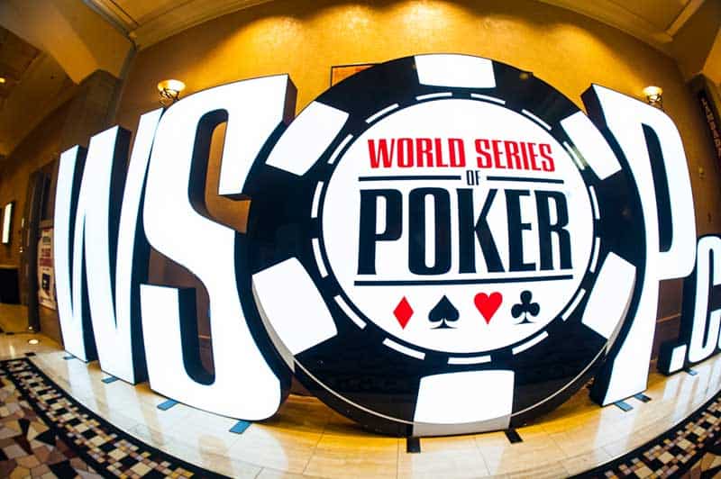Những kinh nghiệm chơi Poker giúp bạn đánh bại đối thủ của mình