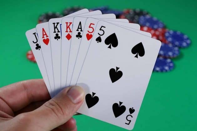 Hướng dẫn người chơi bắt đầu với game bài cá cược Sâm 1 cách đơn giản nhất Huong dan nguoi choi bat dau voi game bai ca cuoc Sam 1 cach don gian nhat
