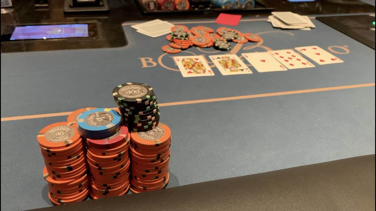 Luật chơi của Poker Omaha cơ bản và biến thể của bộ môn này