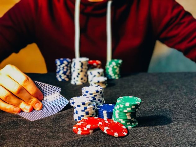 Top 3 chien thuat can thiet de ban duong dau voi nha cai Blackjack