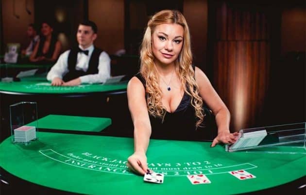 Lợi ích và rủi ro của lệnh cược bảo hiểm trong Blackjack bạn cần biết khi dùng