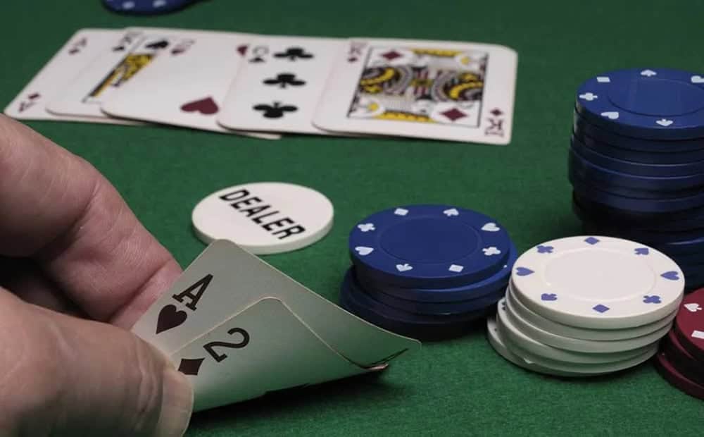 Hướng dẫn luật chơi Poker chi tiết giúp người mới hiểu rõ cách cược